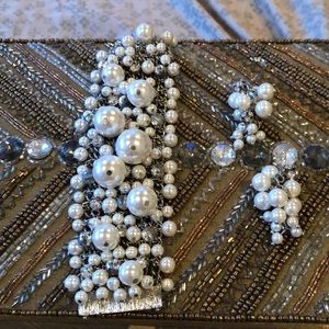 Fun faux pearl bracelet and earrings.